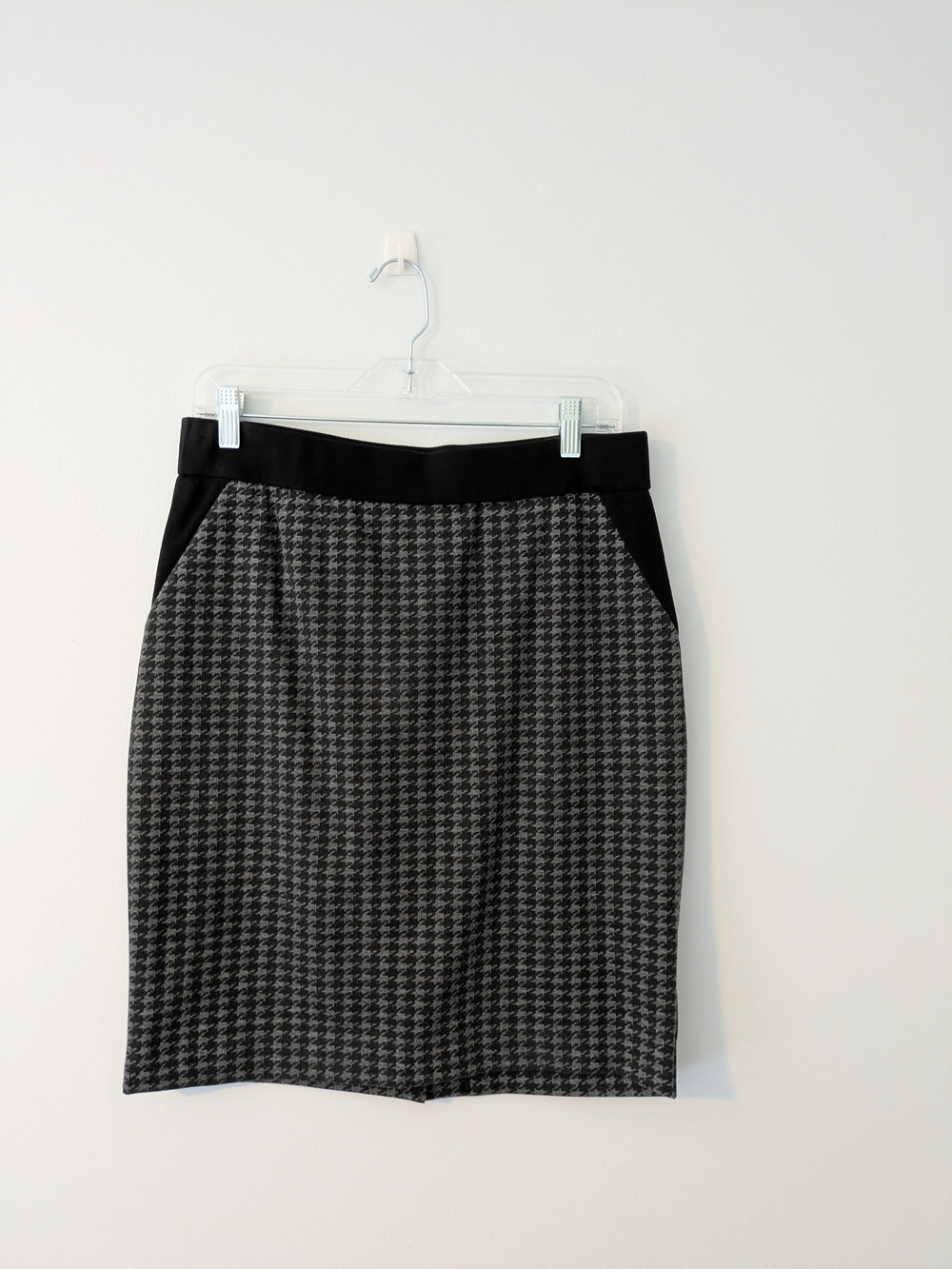 Black & Gray Houndstooth Pencil Skirt